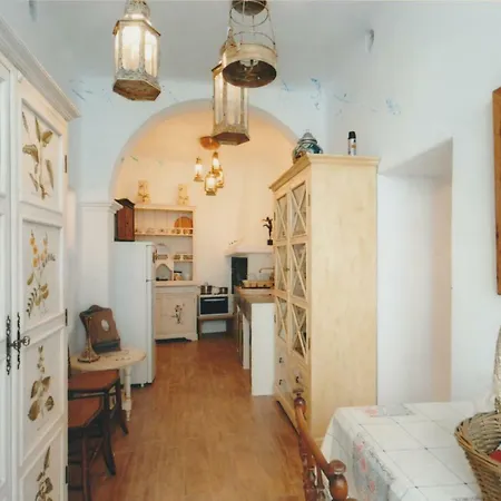 Rena's In Naxos Vívlos